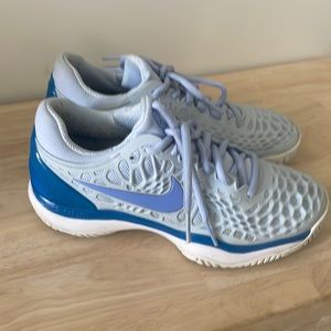 Nike tennis sneakers